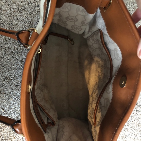 authentic  MK tote bag gently used - Picture 3 of 3
